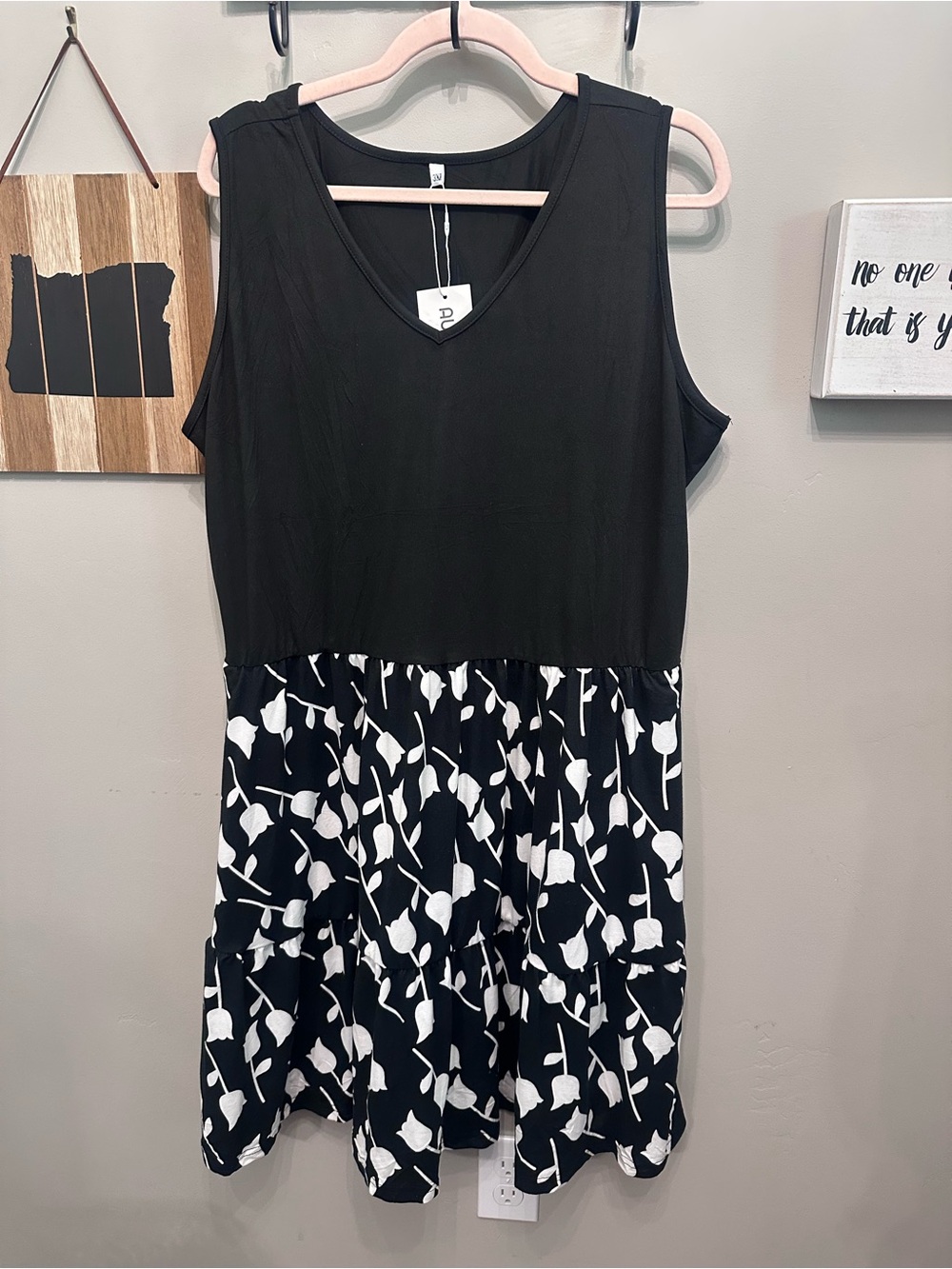 Sleeveless Black & White Floral Tiered V-Neck Dress